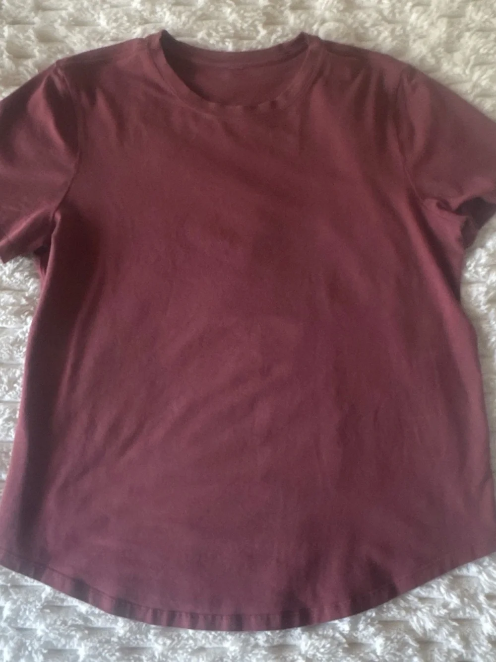 lululemon athletica curved hem Short Sleeve Tee in Burgundy - Picture 1 of 2